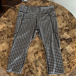 Avia active capri leggings 1x with pockets